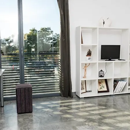 La Calahorra Apartment *