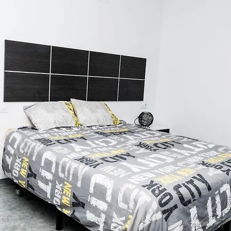 La Calahorra Apartment *